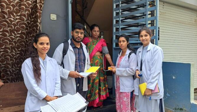 विधानसभाओं क्षेत्र क्रमांक 2 व 3 से स्वस्थ इंदौर मिशन में इंडेक्स समूह के डॅाक्टर्स और नर्सिंग स्टॅाफ दे रहे सेवाएं